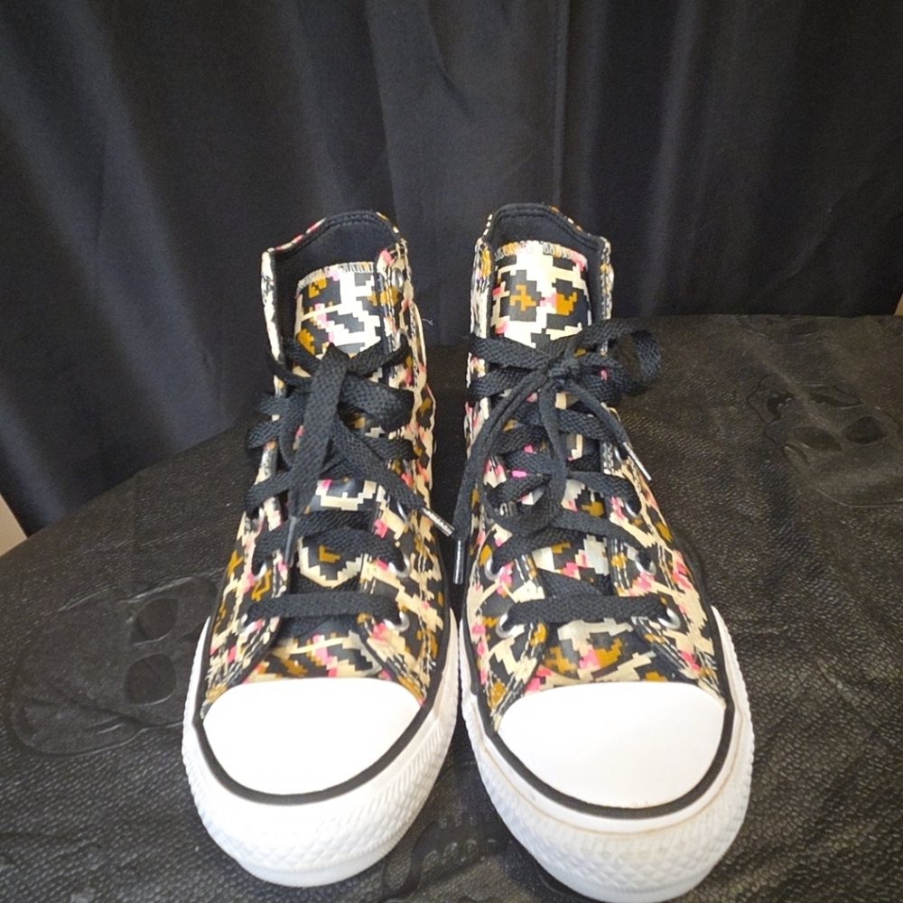 Converse Pixalated Leopard Print Girls High Top Chuck Taylors Size 5 - Picture 2 of 4